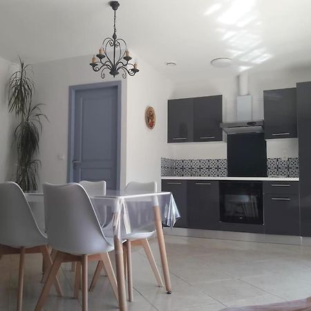 Maison Dans Une Propriete Avec Une Cour Corneilhan Eksteriør billede