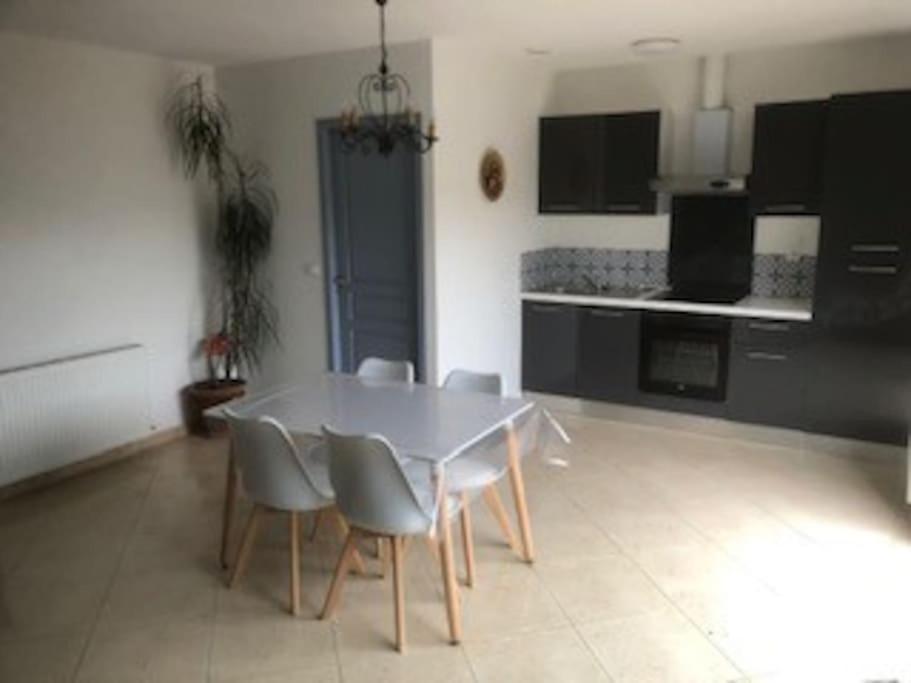 Maison Dans Une Propriete Avec Une Cour Corneilhan Eksteriør billede